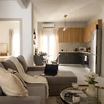 Apartament Modern Warmth Designed For Rest & Flow