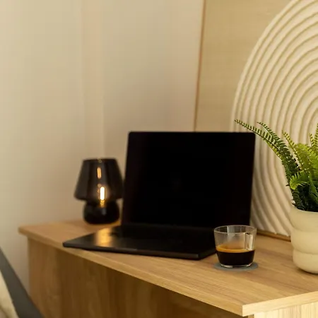 Modern Warmth Designed For Rest & Flow * Thessaloniki