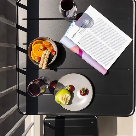 Modern Warmth Designed For Rest & Flow Thessalonique