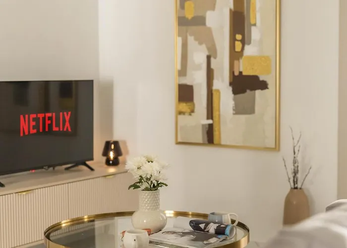 Modern Warmth Designed For Rest & Flow Apartamento Tesalónica